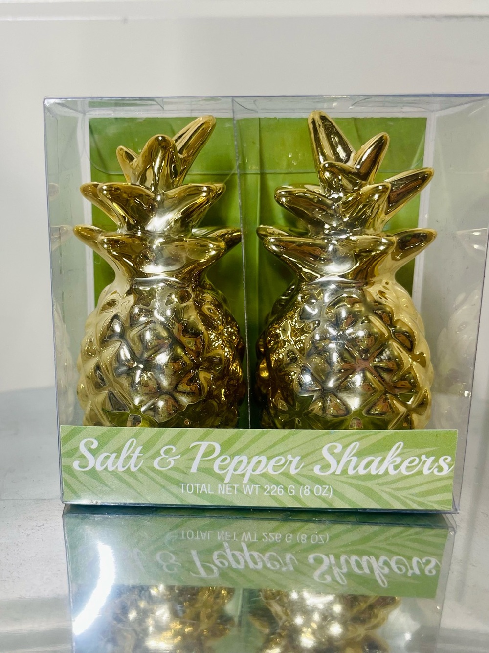 Gold Pineapple Salt & Pepper Shaker Set by‎